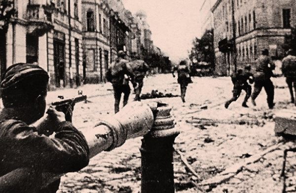 <br />
Как советские войска освобождали Львов от нацистов в 1944 году<br />
