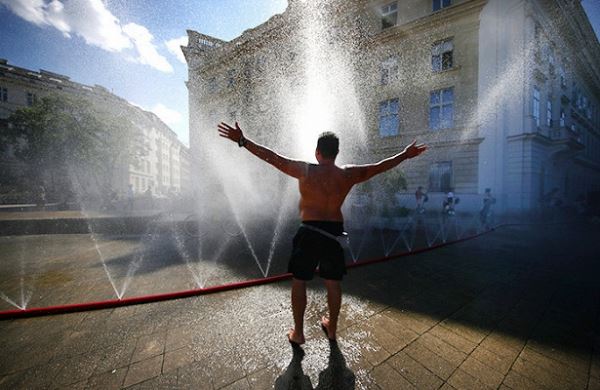 <br />
Аномальная жара в Европе спадет в августе, но гораздо прохладнее не станет<br />
