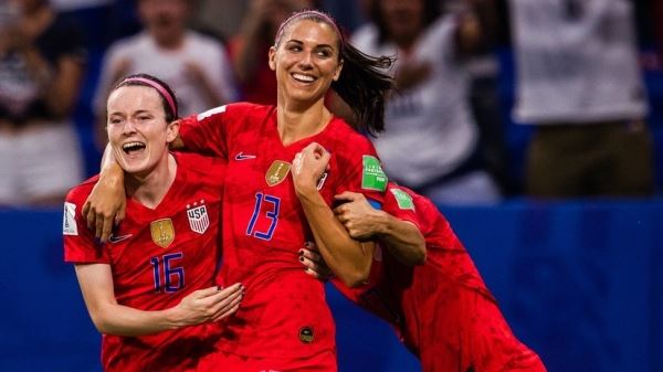 Сборная США стала первым финалистом женского чемпионата мира по футболу
