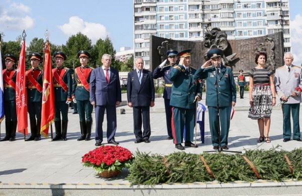 <br />
Пожарные и спасатели столицы продолжают героические традиции МПВО Москвы<br />
