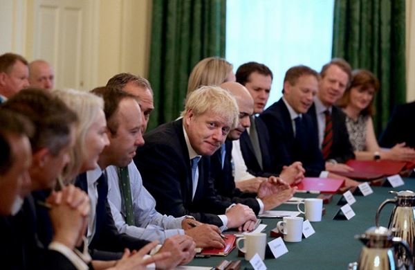 <br />
Борис Джонсон: чистки в кабинете министров, пес на Даунинг-стрит и первая «первая девушка» Великобритании<br />
